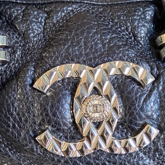 Chanel handbag. - Picture 9 of 15
